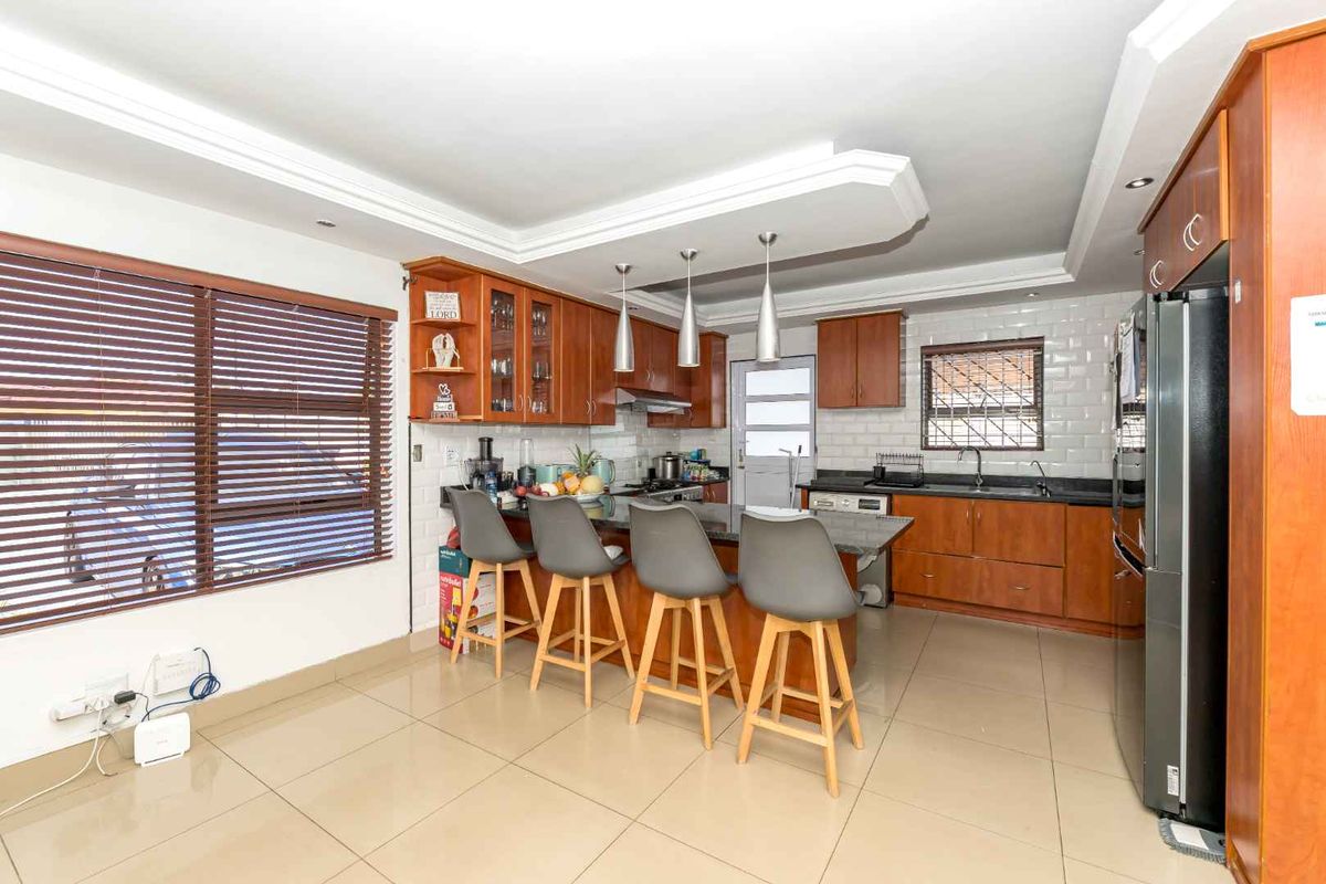 Family Home with Pool, Solar & Exceptional Entertainment Space in Vredelust - Photo 2