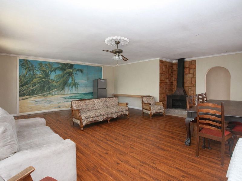 Spacious 5 Bedroom Home in Grassy Park - Photo 10