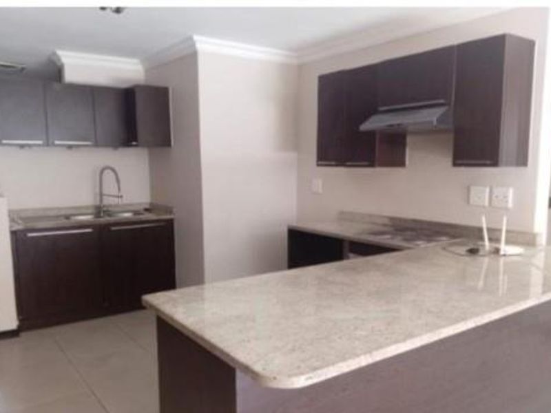 Stylish 2 Bedroom, 2 Bathroom Apartment with Balcony - Photo 4