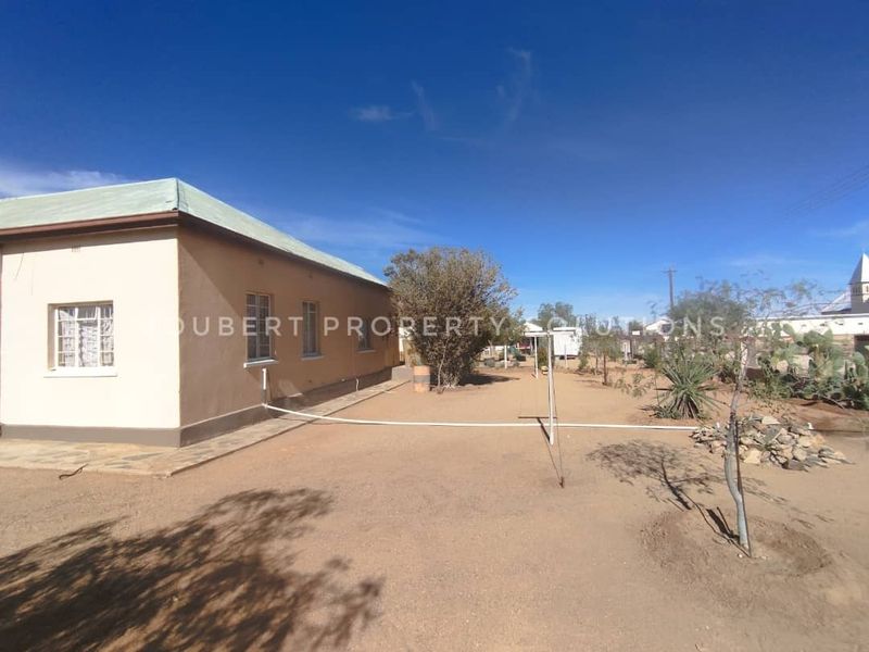 WELL LOCATED PROPERTY / INVESTMENT FOR SALE IN KARASBURG - NAMIBIA - Photo 9