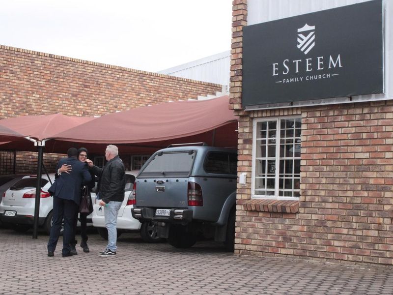 "Charming Commercial Space: Ready for Your Business!" - Photo 2