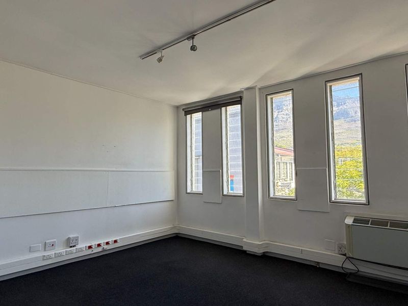 Duplex Style 400m2 office to let in prime location - Photo 4