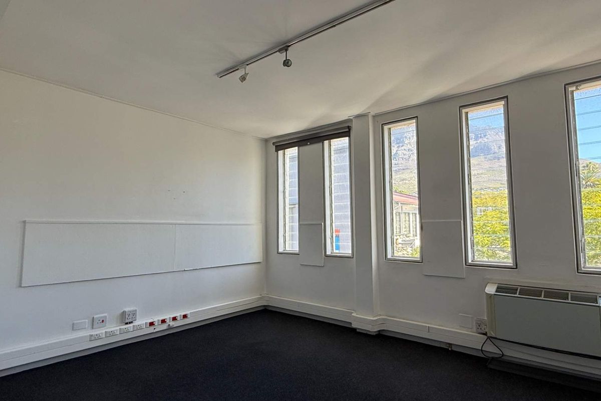 Duplex Style 400m2 office to let in prime location - Photo 4