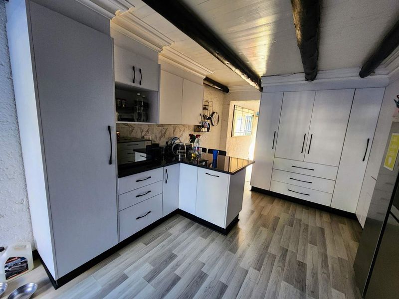 Self-Funding Investment: Dual-Living Riviera Gem with R30,000 Income to Cover Your Bond - Photo 6
