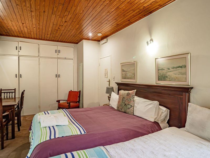 Spacious 9 Bedroom House (Guest House) in Muckleneuk - Photo 7