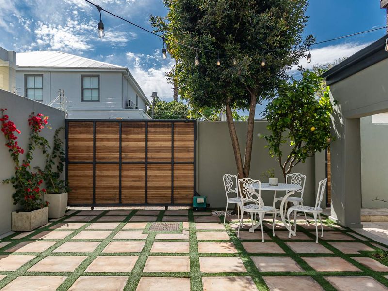 A MODERN DESIGN MASTERPIECE - Photo 2