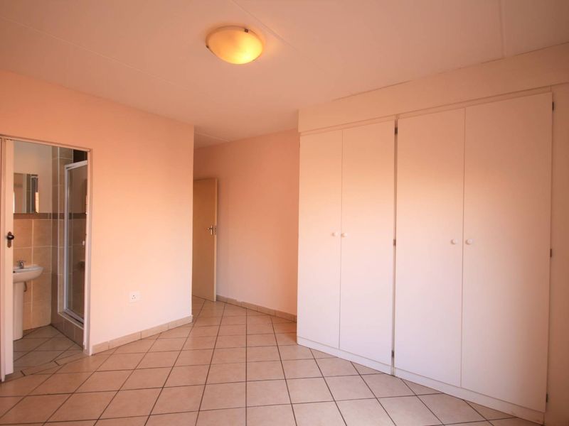 Loadshedding free area - A perfect lock up and go! - Photo 6