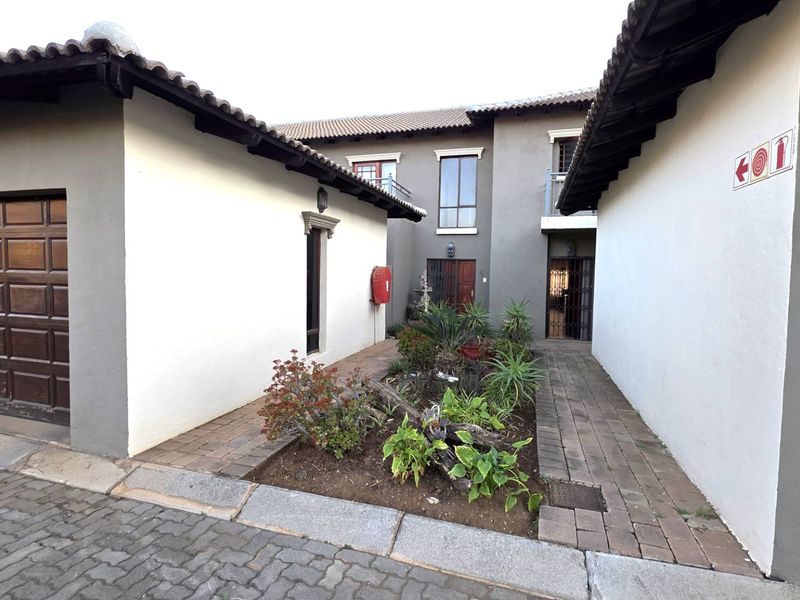 NEAT 2 BEDROOM TOWNHOUSE IN MELODIE - Photo 3