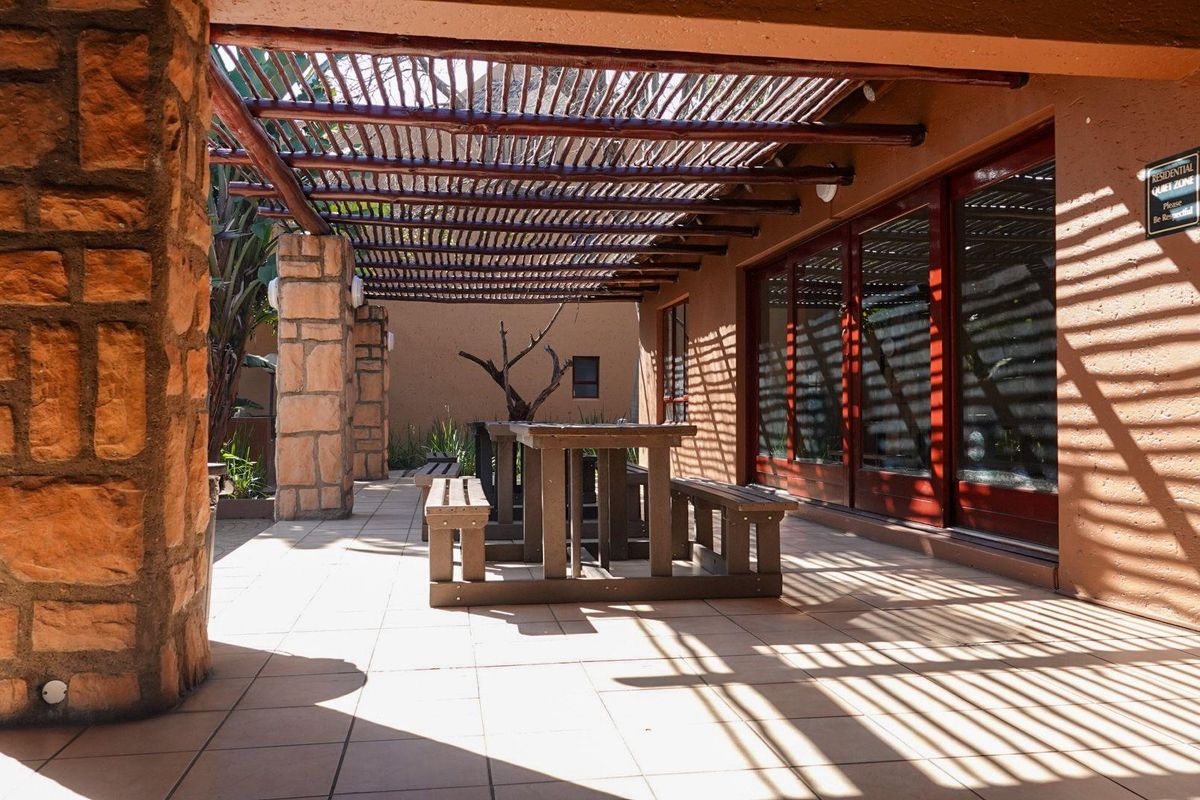 Stunning 1 bed, 1 bath apartment - Photo 5