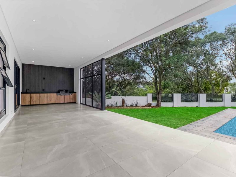 4 Bedroom House for Sale in Helderfontein Estate - Photo 7