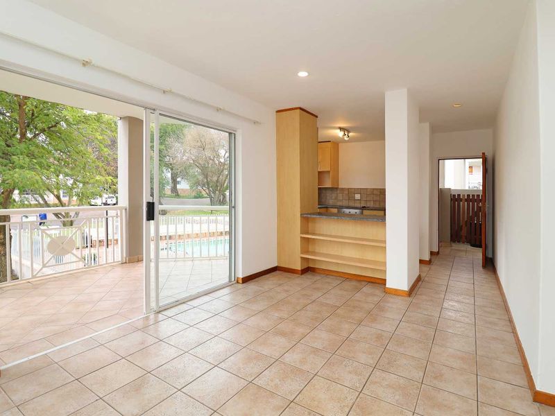 Light-Filled 2 Bed, 2 Bath Apartment Overlooking Pool & Tranquil Atmosphere - Photo 5