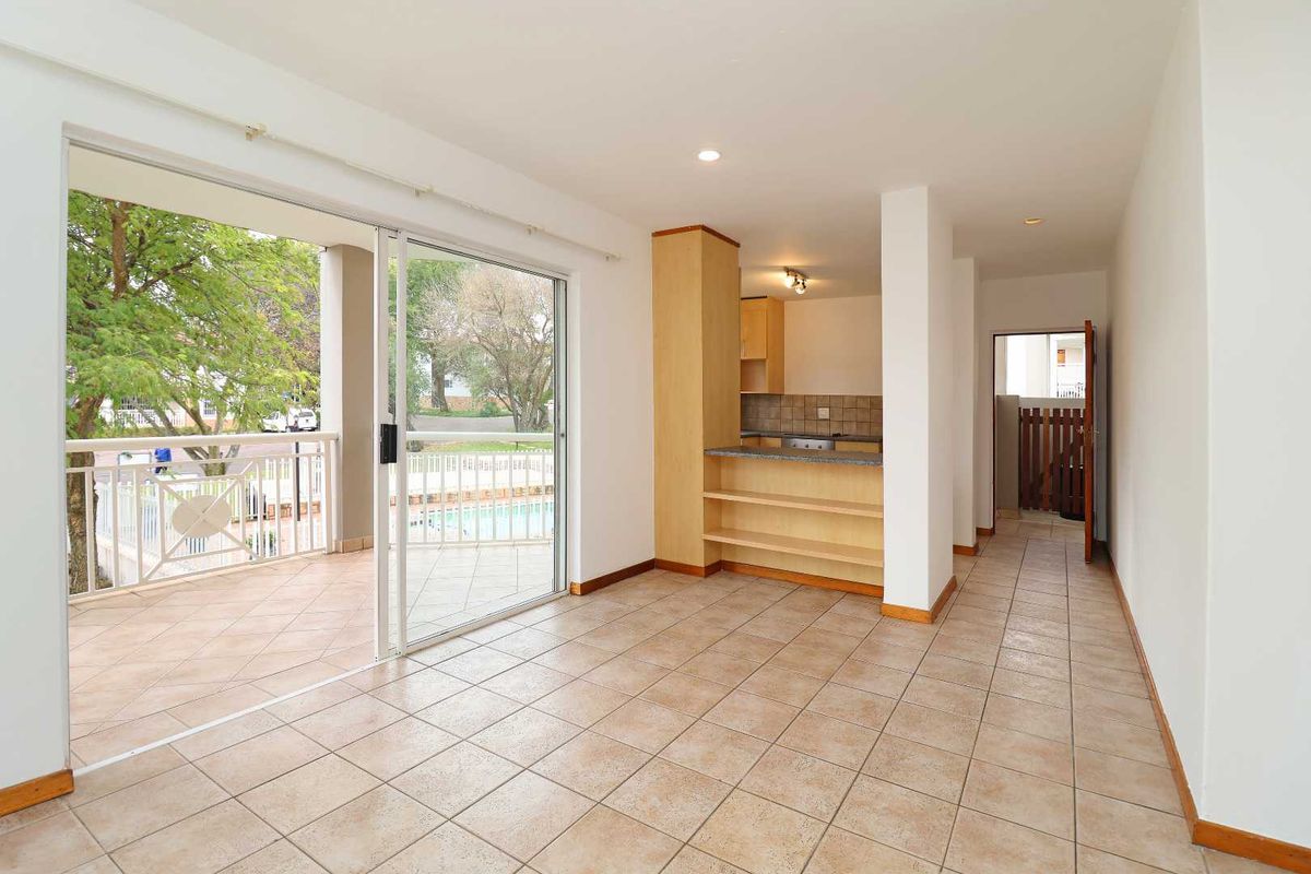 Light-Filled 2 Bed, 2 Bath Apartment Overlooking Pool & Tranquil Atmosphere - Photo 5