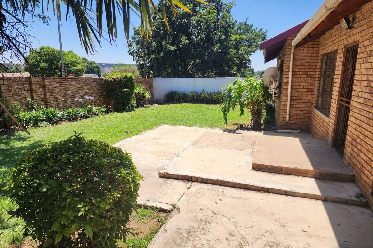Luxury 3-Bedroom Secure Home for Rent in Brakpan – Pool, 3 Bathrooms, Study & Prime Location Near Carnival City Mall & N17 Highway - Photo 3