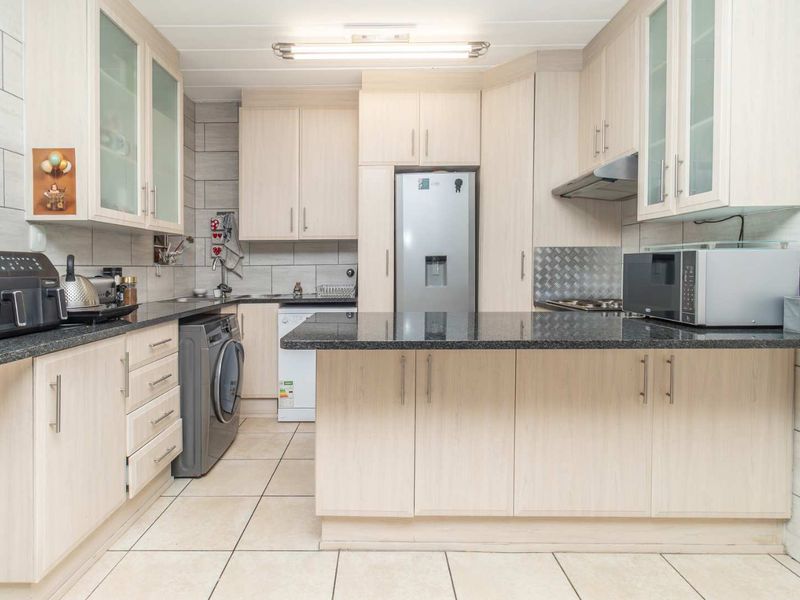 Perfect Work-From-Home Haven with Loft & Garden! - Photo 3