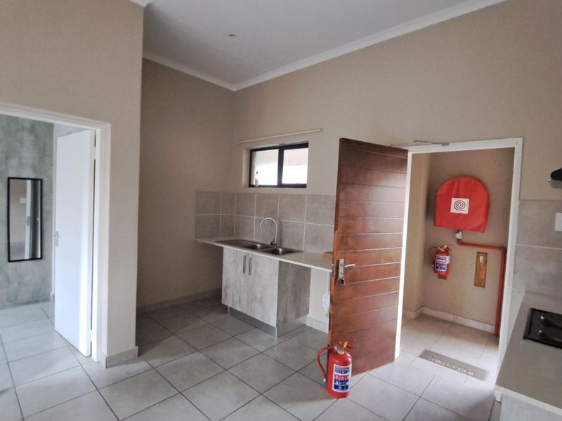 One Bedroom Apartment at Stonehaven - A secure residential estate in Whiteridge, Randburg - Photo 5