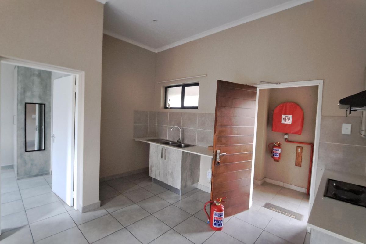 One Bedroom Apartment at Stonehaven - A secure residential estate in Whiteridge, Randburg - Photo 5