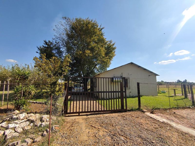 Income-Generating Smallholding with Multiple Rental Units, Workshops & Equestrian Facilities - Photo 8