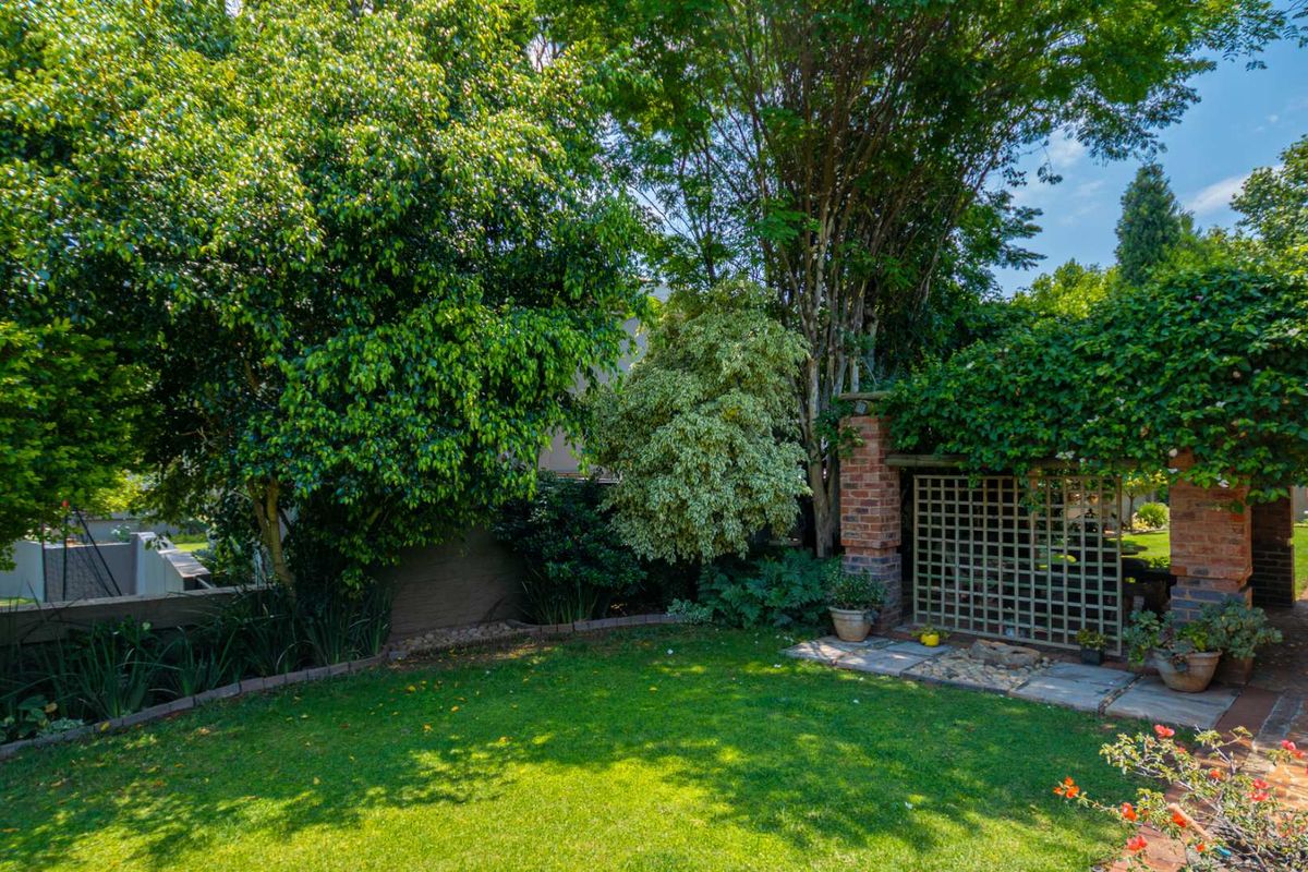 Unique Farm Style Home - Photo 4