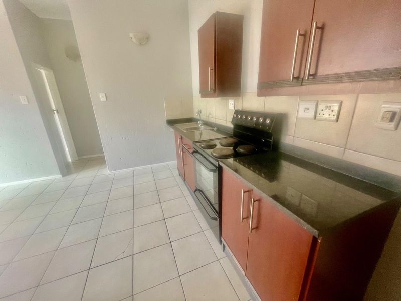 Modern 2-Bedroom Apartment for Rent in Kempton Park Central - Photo 5