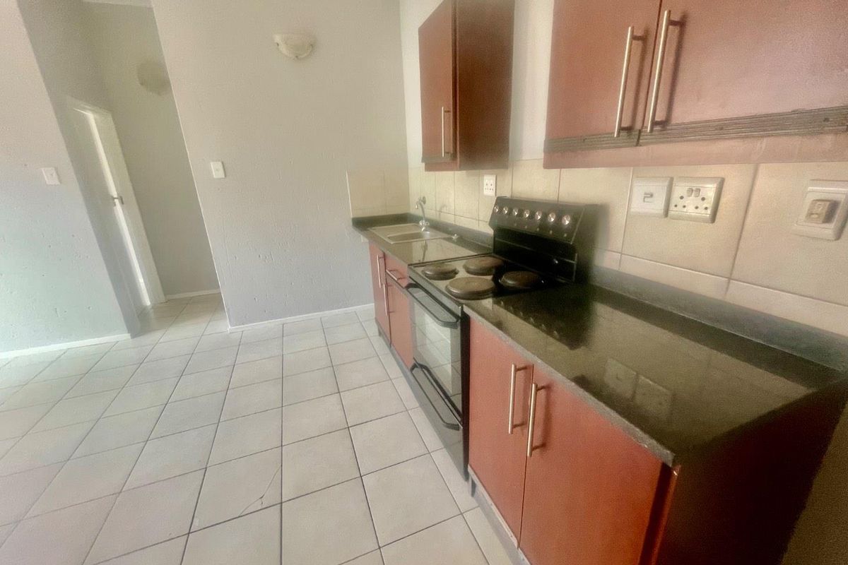 Modern 2-Bedroom Apartment for Rent in Kempton Park Central - Photo 5