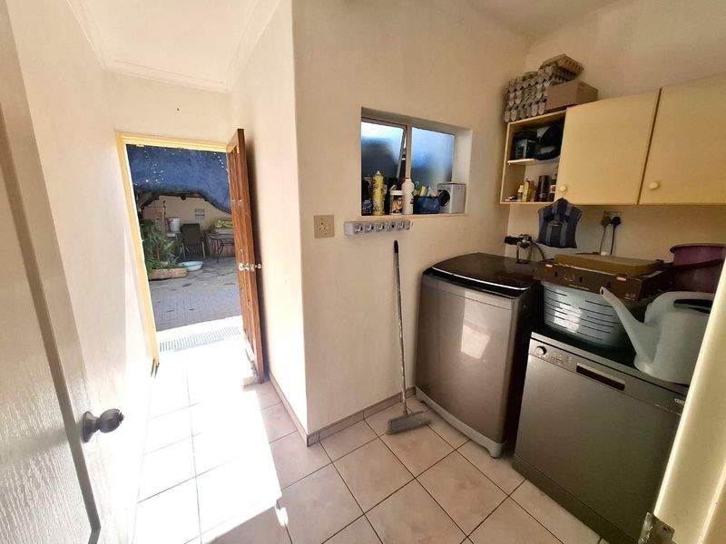 Spacious Family Home set in a tranquil setting - Photo 7