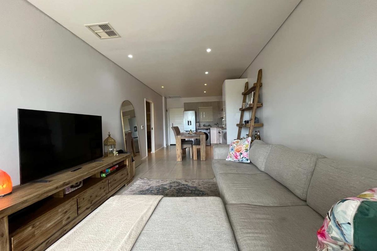 Modern 2 Bedroom, 2 Bathroom Apartment for Sale - Photo 3