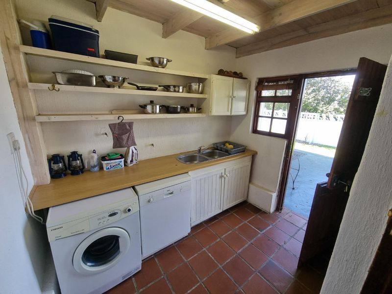 Charming Thatched Home with Ocean & Mountain Views! - Photo 10