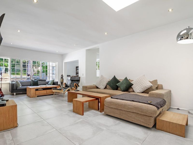 MODERN, STYLISH FAMILY HOME FOR SALE IN FOURWAYS GARDENS - Photo 9