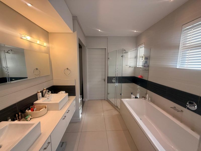 Elegant Apartment Living in Ebotse - Photo 4