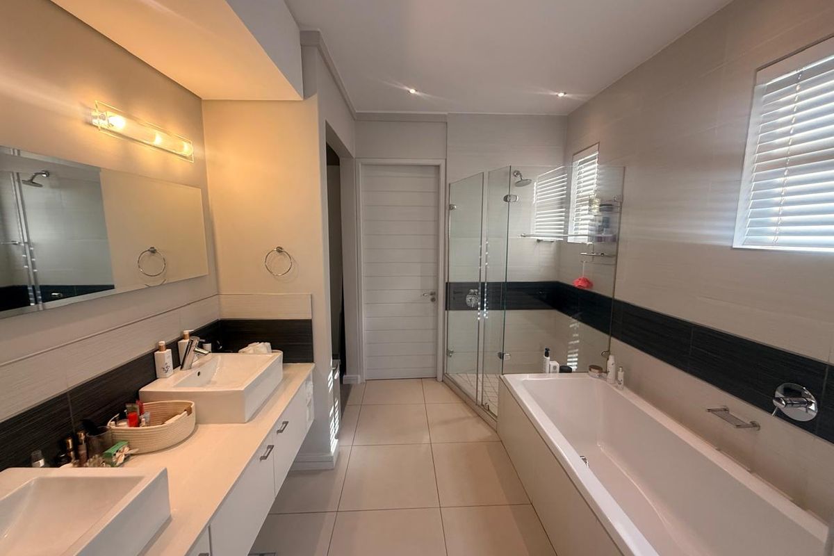 Elegant Apartment Living in Ebotse - Photo 4
