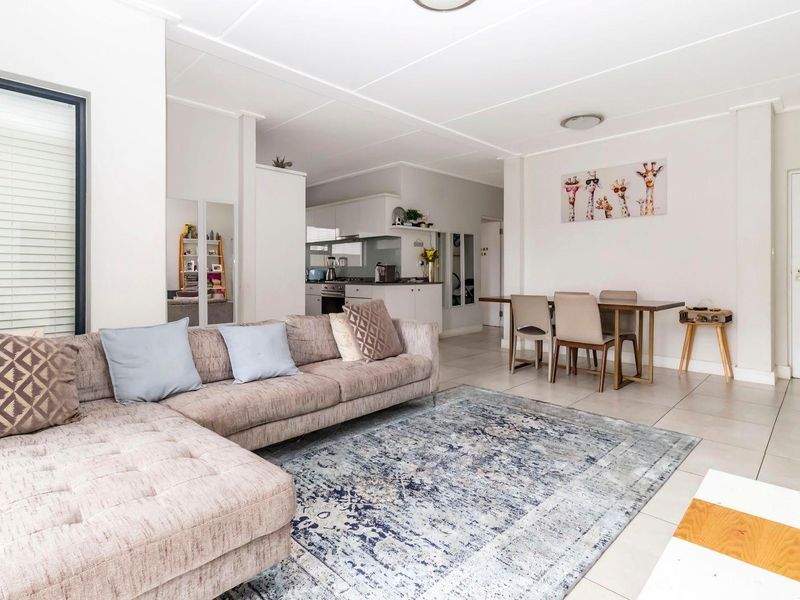 Ground floor unit in a sought-after Complex - Photo 8