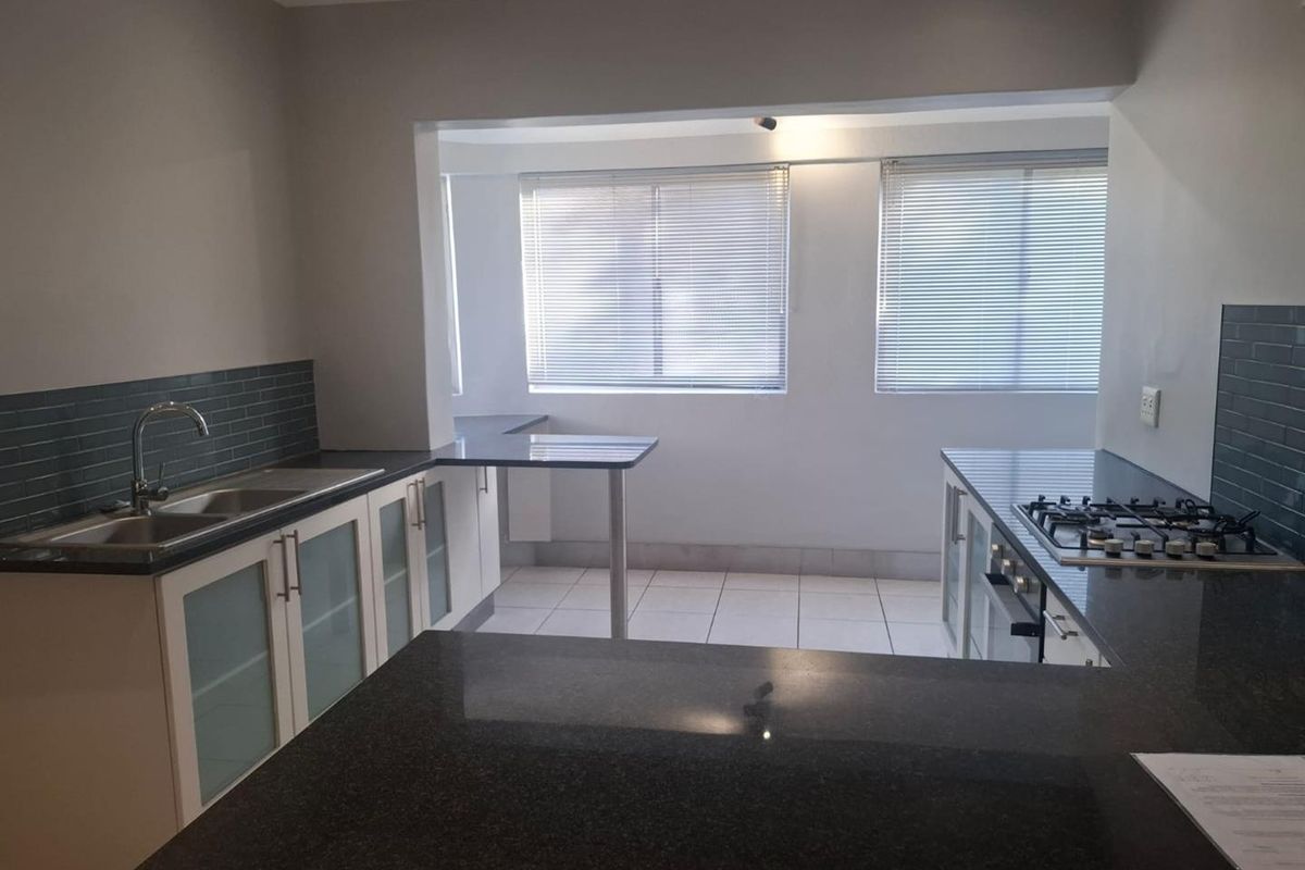 Renovated 2 bedroom UNFURNISHED unit - Photo 5