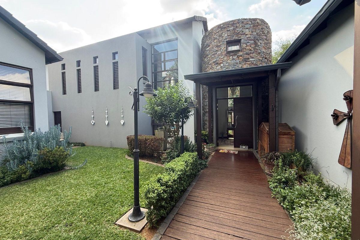 The Ultimate Luxury Family Home with Breathtaking views & Solar Power - Photo 5