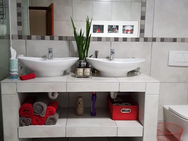 ✨ Two Homes + Bachelor Flat - Victorian Gem in Langebaan’s Middedorp ✨ - Photo 10
