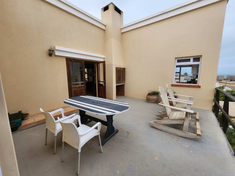 Charming 3-Bedroom Family Home with flat in Henties Bay - Photo 3