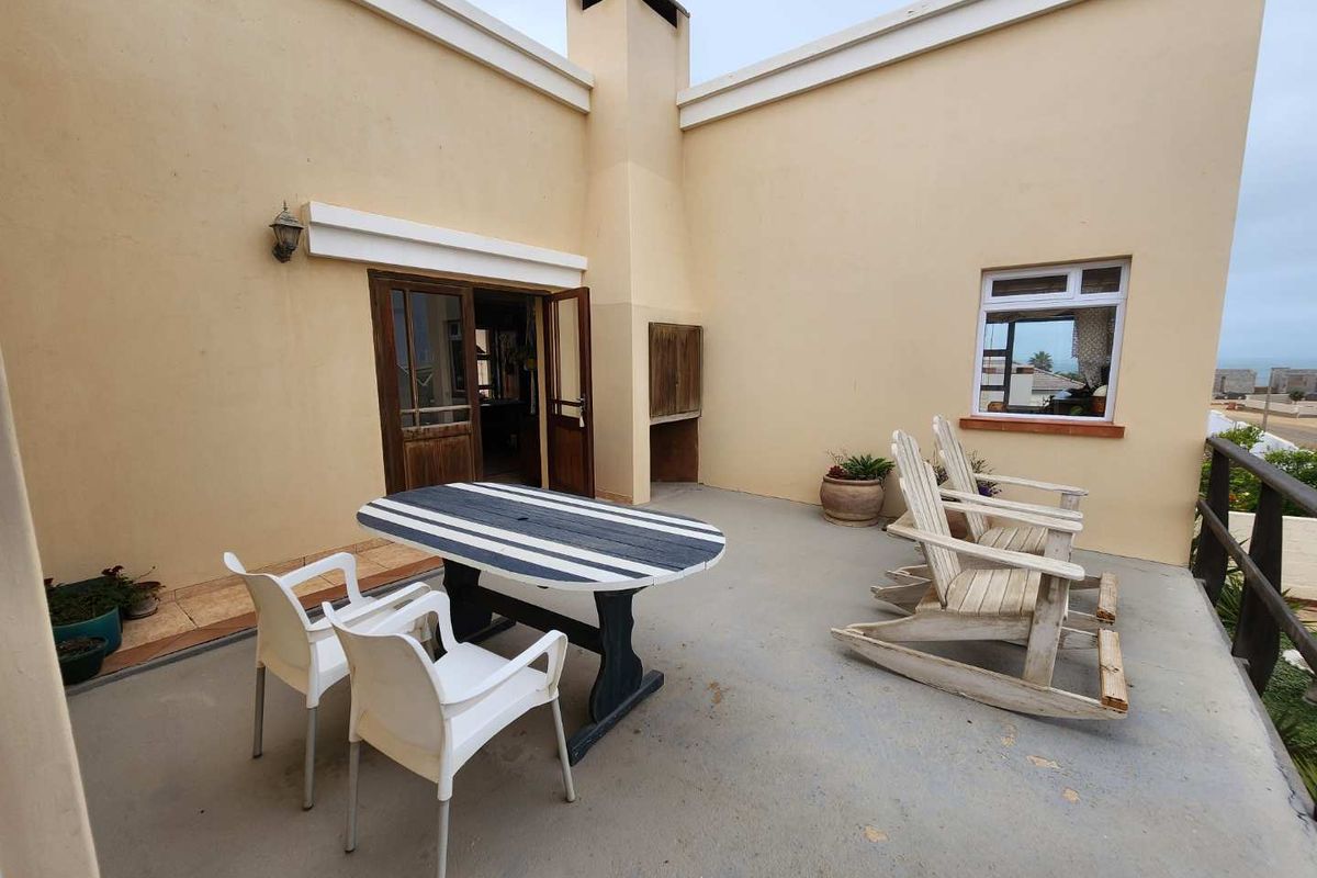 Charming 3-Bedroom Family Home with flat in Henties Bay - Photo 3