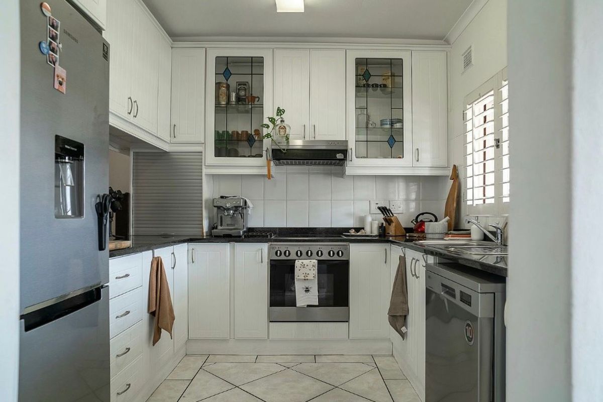 Beautiful home, prime location! - Photo 3