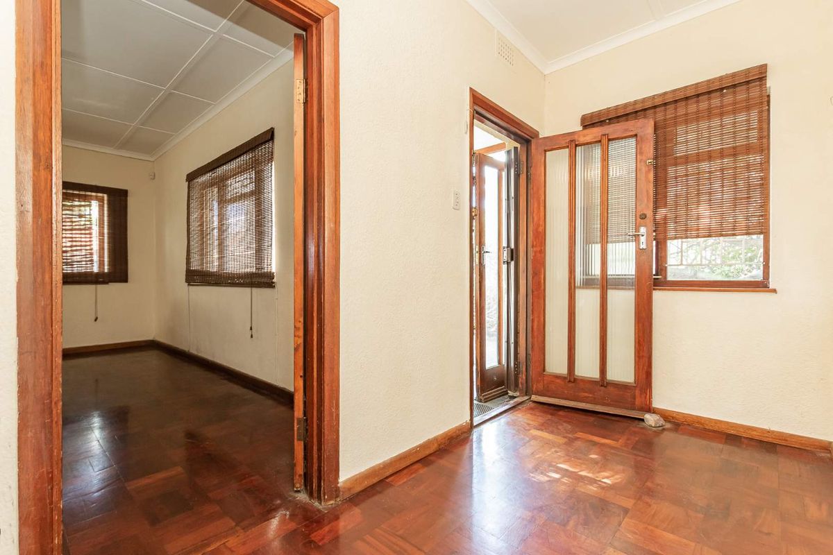 Charming Fish Hoek Classic – A Home with Character! - Photo 5