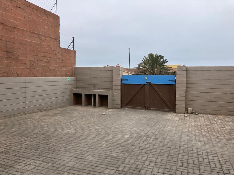 3 Bedroom House with 2 Bedroom Flatlet in Vineta - Photo 4