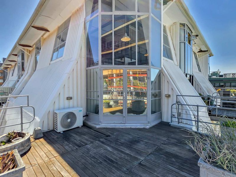 Trendy Loft-Style Studio | Airbnb Friendly - Photo 2