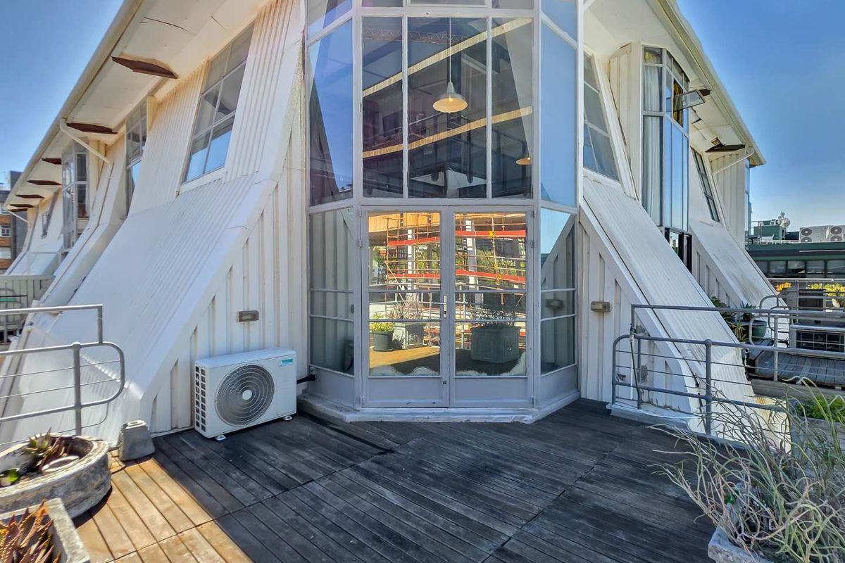 Trendy Loft-Style Studio | Airbnb Friendly - Photo 2