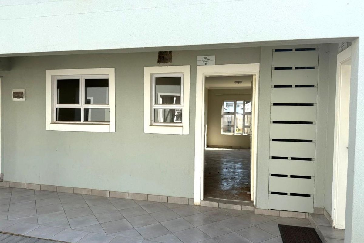 Modern 2-Bedroom Ground Floor Apartment – Secure, Stylish & Effortlessly Convenient - Photo 2