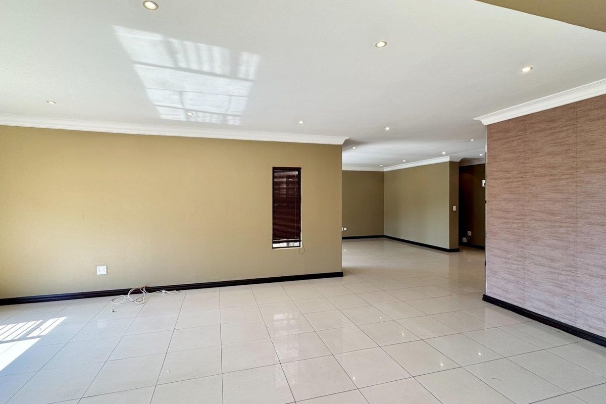 This spacious freestanding townhouse offers comfortable family living with excellent security and stylish finishes throughout. - Photo 4