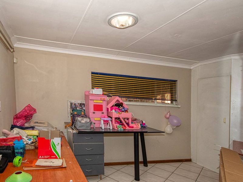 Family home with Flatlet for sale - Photo 10