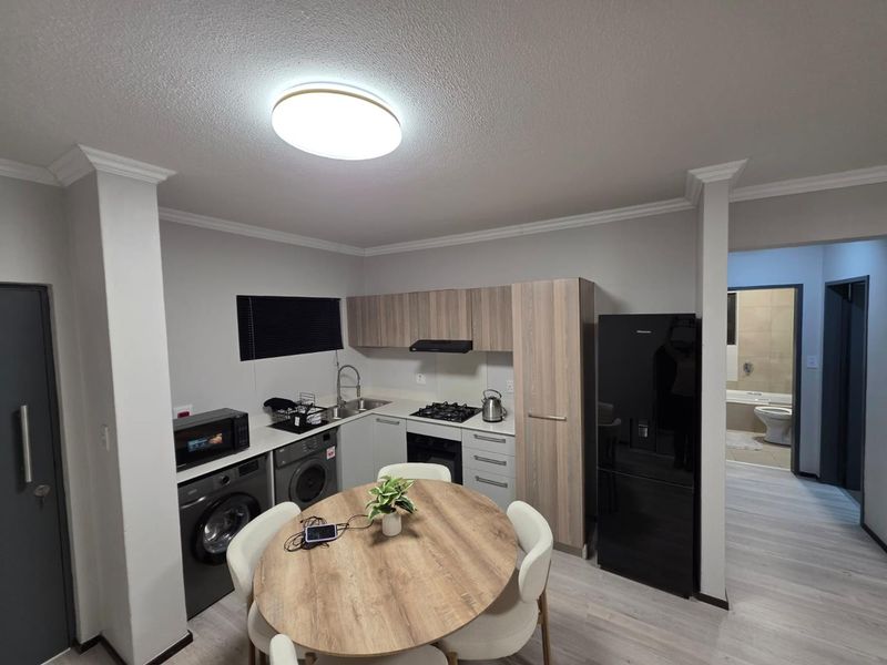 Fully Furnished 2-Bedroom, 2-Bathroom Apartment To Rent | Soho Junction, Broadacres - Photo 3