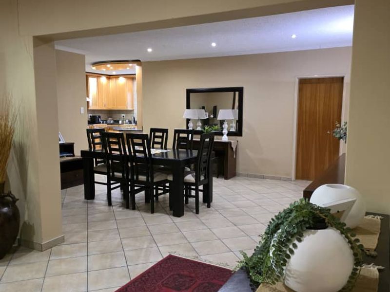 Stunning house at Windhoek Country Club - Photo 7