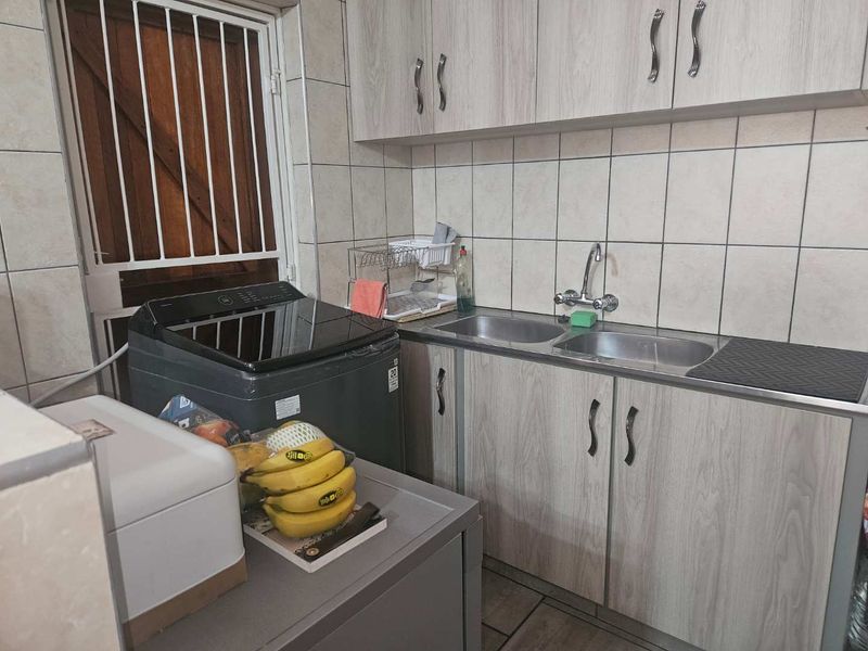 Charming Face-Brick Family Home with Modern Amenities and Exceptional Security - Photo 6