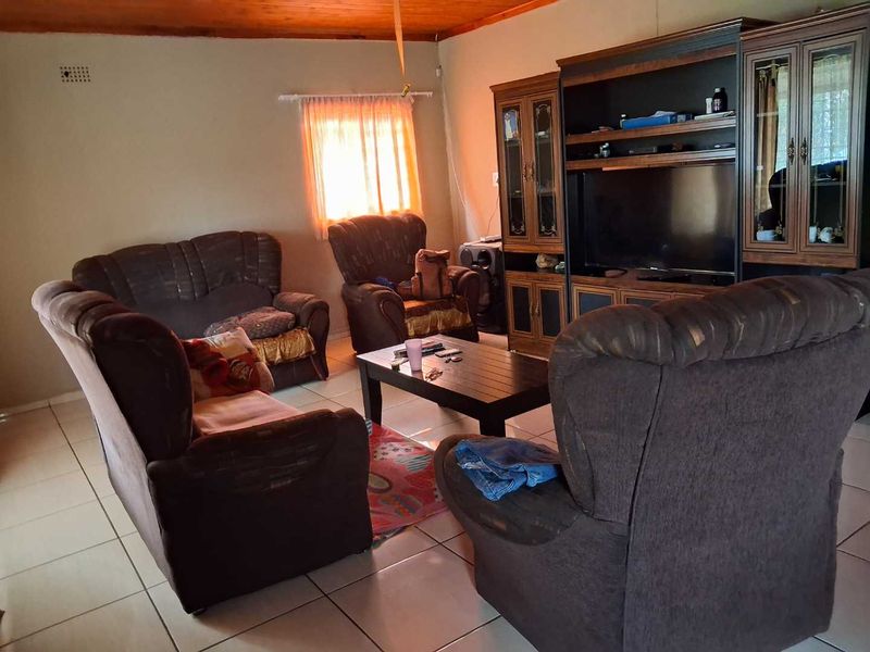 4 Bedroom House For Sale in Vanderbijlpark C.W 5 - Photo 10