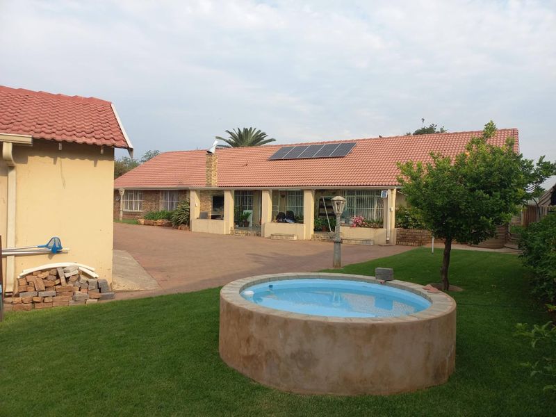 3 Spacious bedroom home+Study+Spacious flat+solar power Installed! - Photo 1