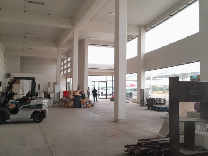 Warehouse/Shop front Space in Beautiful building Prosperita to let - Photo 6